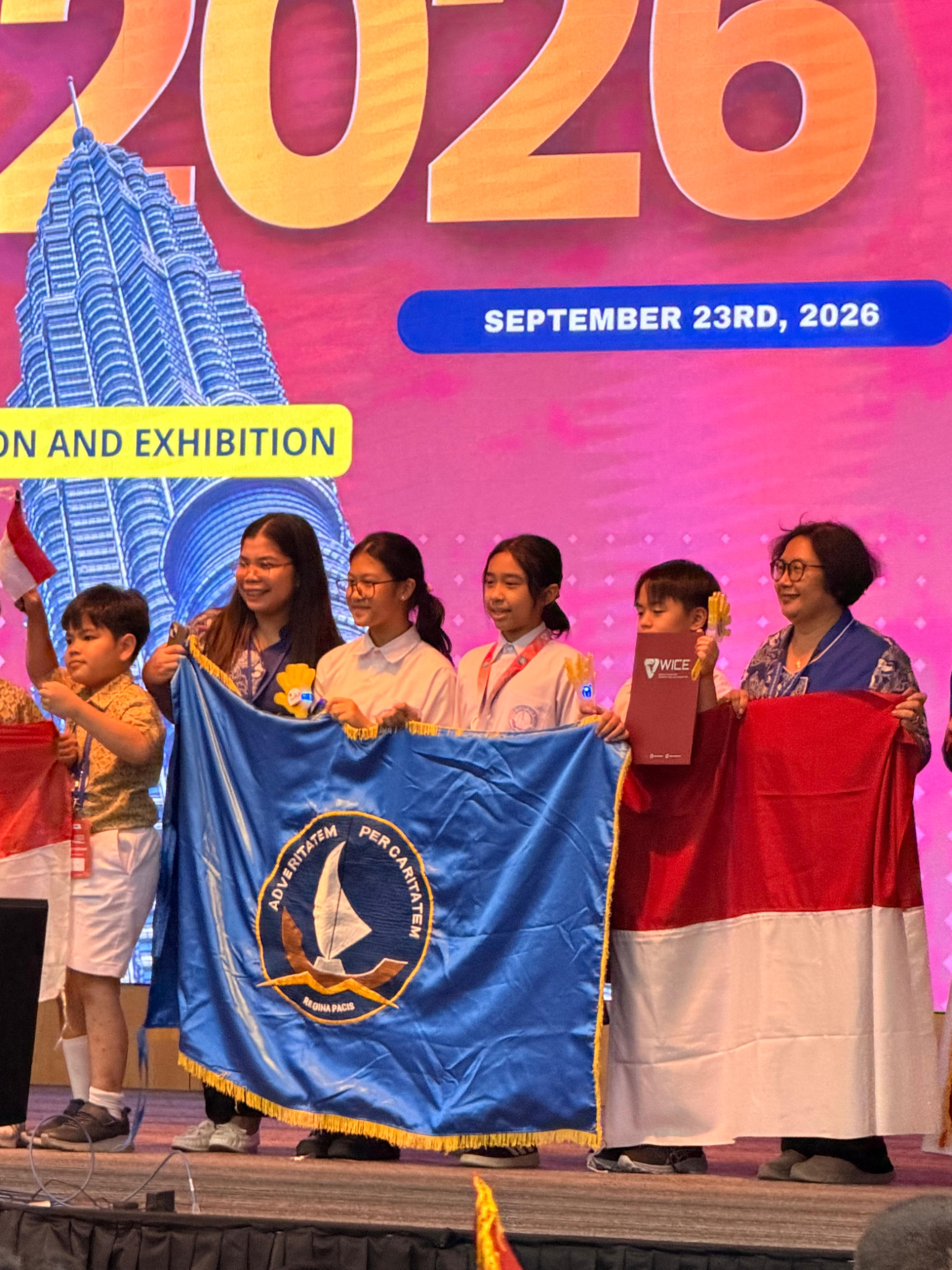 Dari Kulit Pisang ke Panggung Dunia: Tim CharPeel SDS Regina Pacis Jakarta Raih Gold Medal WICE 2026